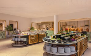 Daily buffet breakfast (LKR 1840 per person)