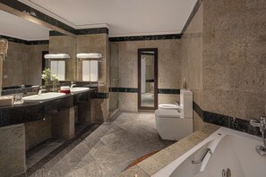 Suite | Bathroom | Free toiletries, hair dryer, dressing gowns, slippers