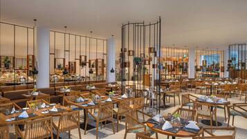 Frukost, lunch och middag serveras