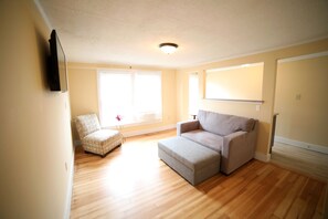 32-inch TV with cable channels