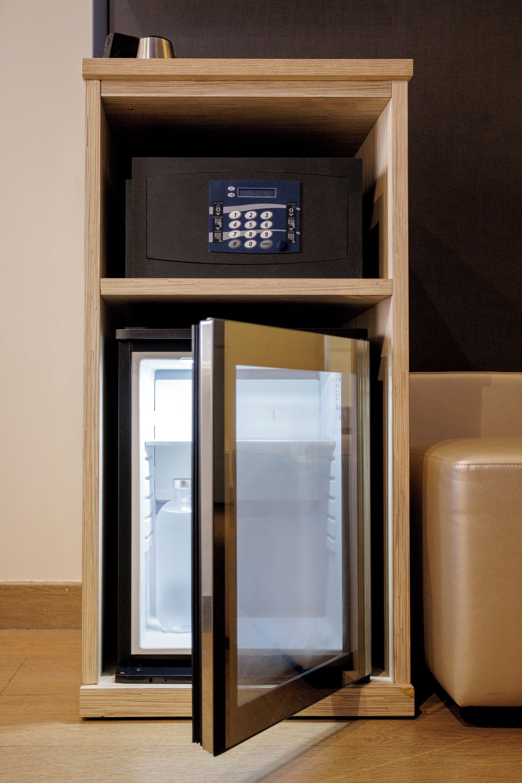 minibar, in-room safe, individually decorated, desk