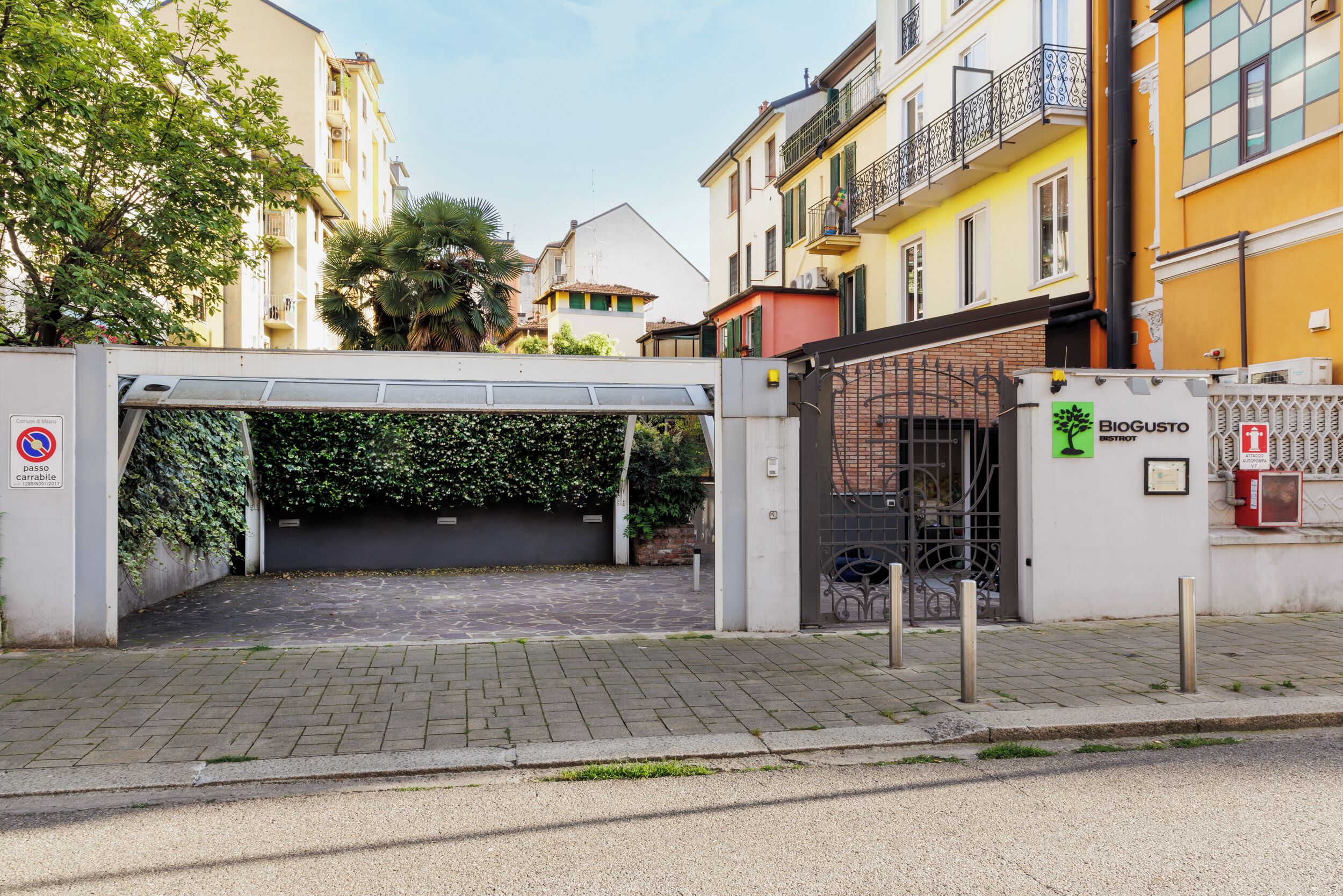 valet parking (surcharge) (25 per day)