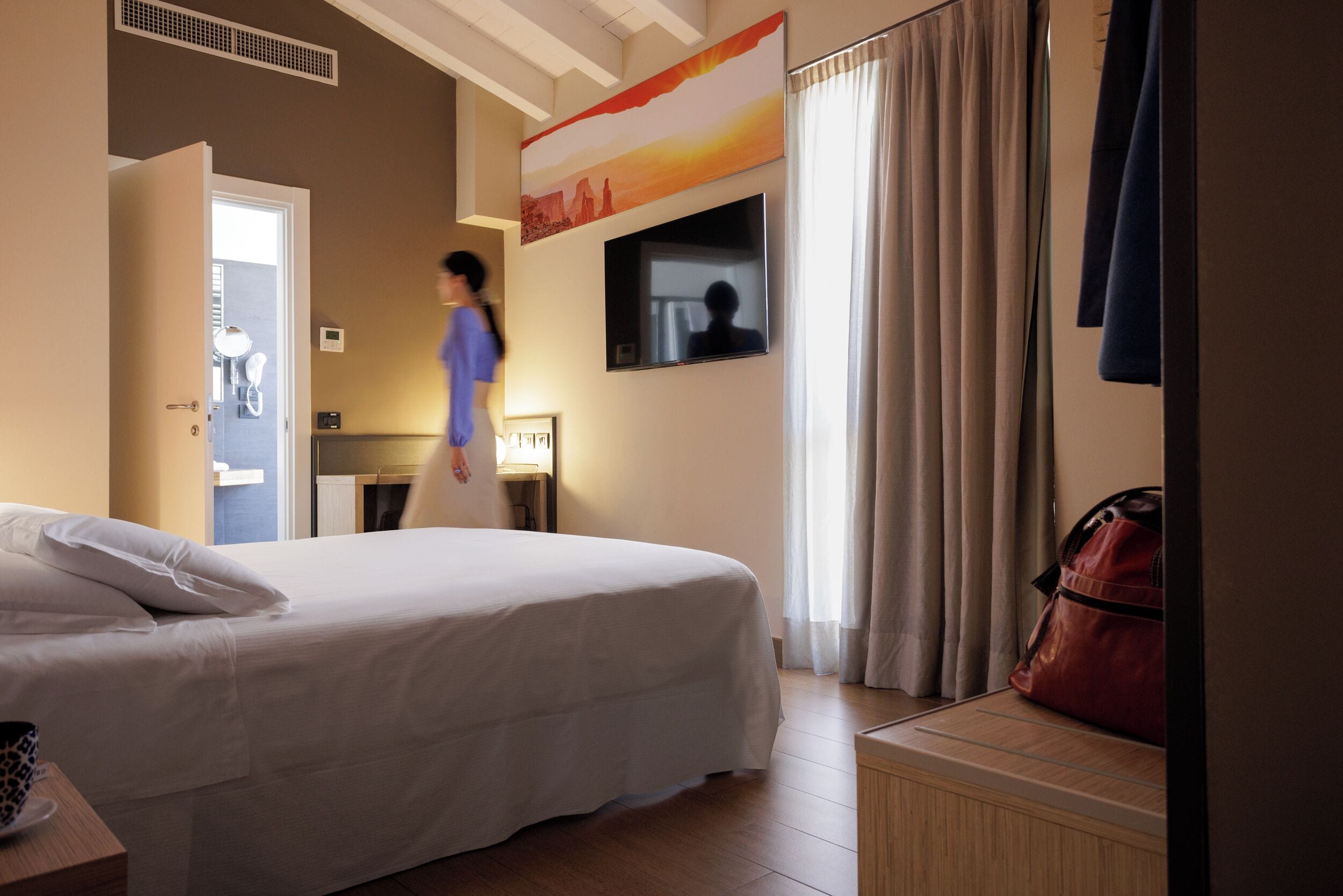 deluxe double room, hot tub | minibar, in-room safe, individually decorated, desk