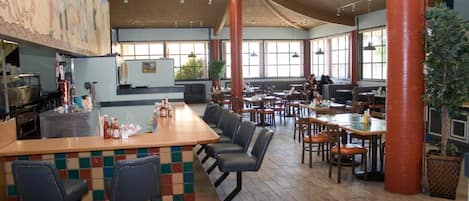 Frokost, lunsj og middag serveres, amerikanske retter