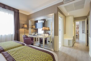 ห้องดีลักซ์, 2 ห้องนอน | เครื่องนอนระดับพรีเมียม, ผ้านวมขนเป็ด, เตียง Select Comfort, มินิบาร์