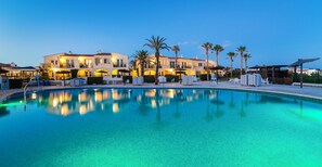 3 outdoor pools, pool umbrellas, sun loungers