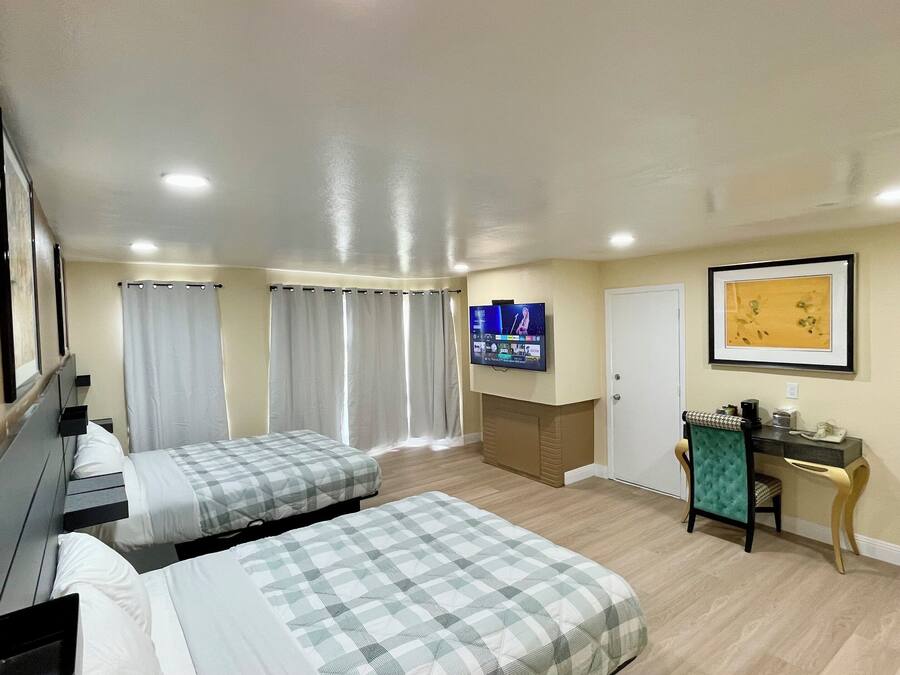 Basic Room, 2 Queen Beds