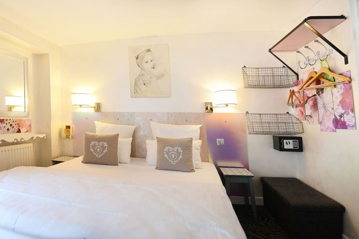 Ropa de cama de alta calidad y minibar