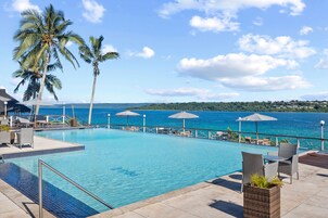 5 outdoor pools, pool umbrellas, sun loungers