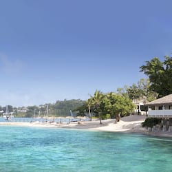 Spiaggia privata, sabbia bianca, lettini da mare, ombrelloni