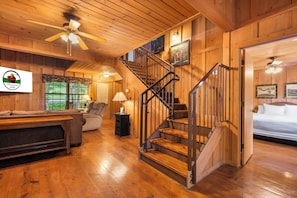 Cabin, 3 Bedrooms, 2 Bathrooms | Living area
