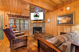 Cabin, 3 Bedrooms, Jetted Tub | Living room | 42-inch LCD TV with cable channels, fireplace