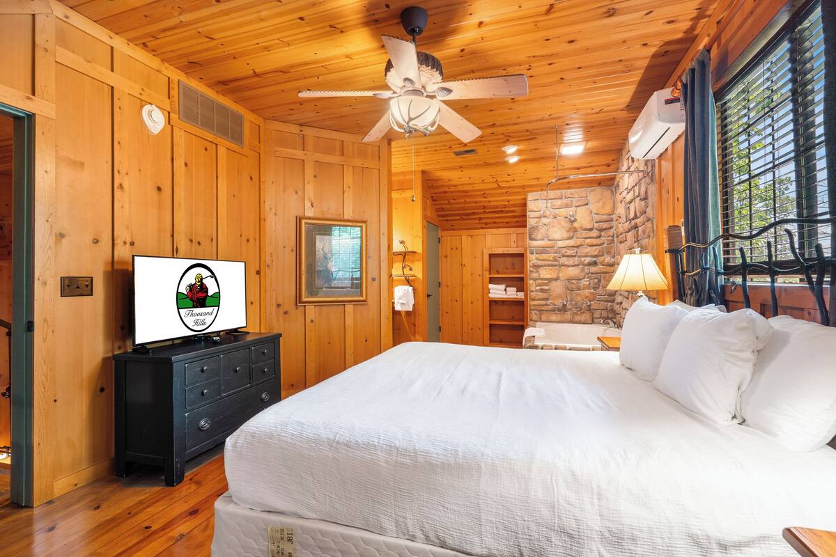 Cabana, 2 quartos, banheira de hidromassagem | 3 quartos, roupas de cama premium, individualmente decorados