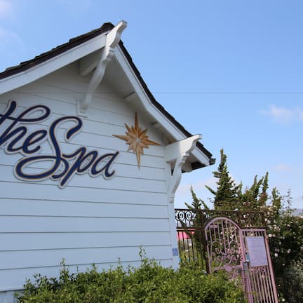 Couples treatment rooms, body treatments, aromatherapy