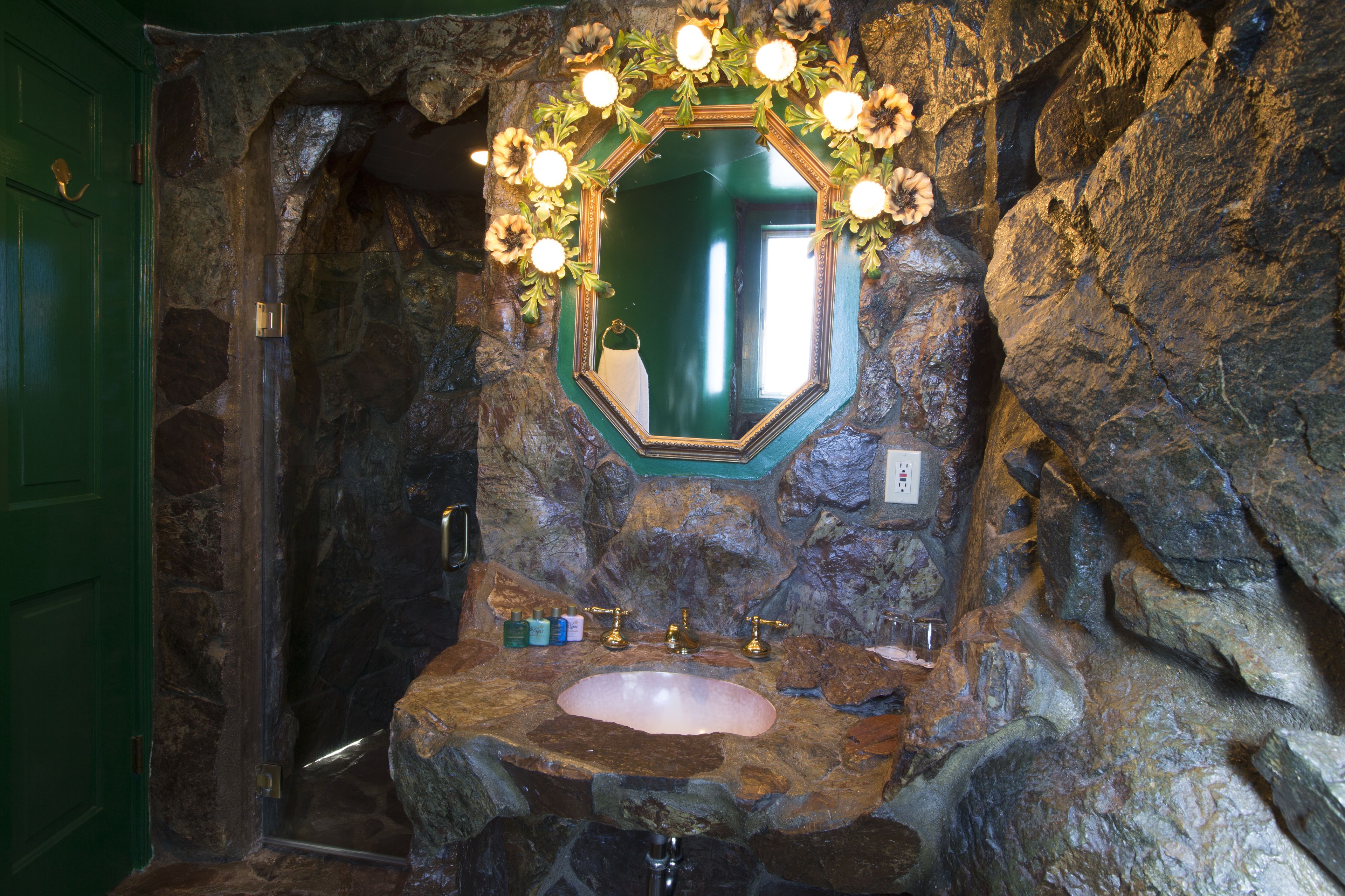 lucky rock | bathroom | shower, hair dryer, bathrobes, towels