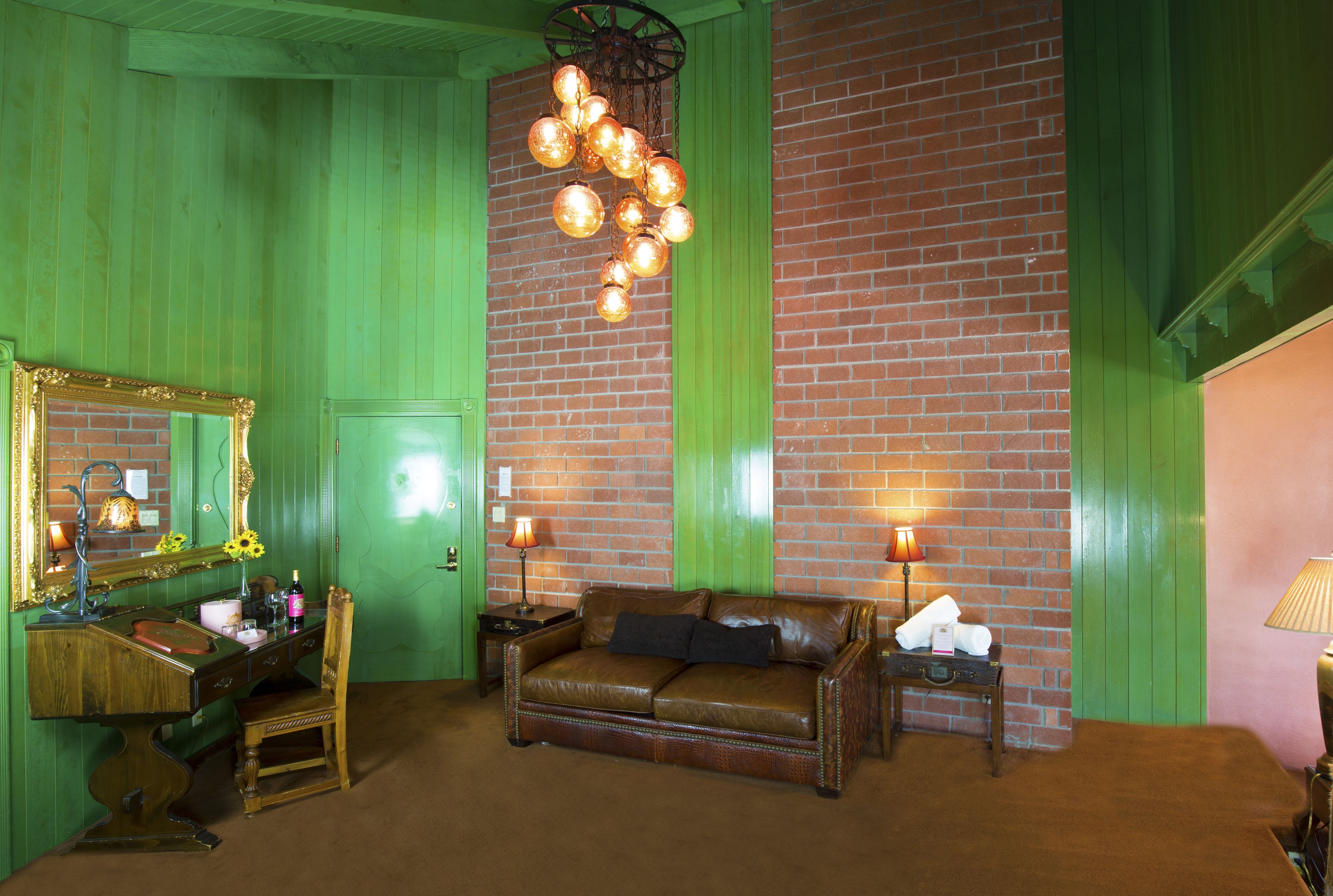 mountain view | premium bedding, pillow-top beds, in-room safe, individually decorated