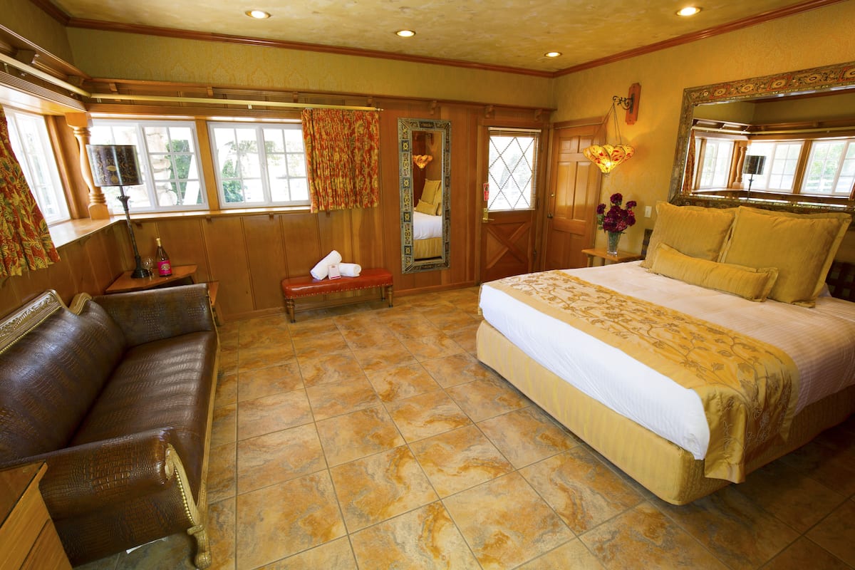 Economy-Zimmer, 1 King-Bett | Hochwertige Bettwaren, Pillowtop-Betten, Zimmersafe, Schreibtisch