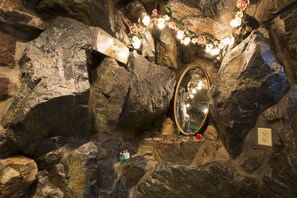 Rock Bottom | Bathroom