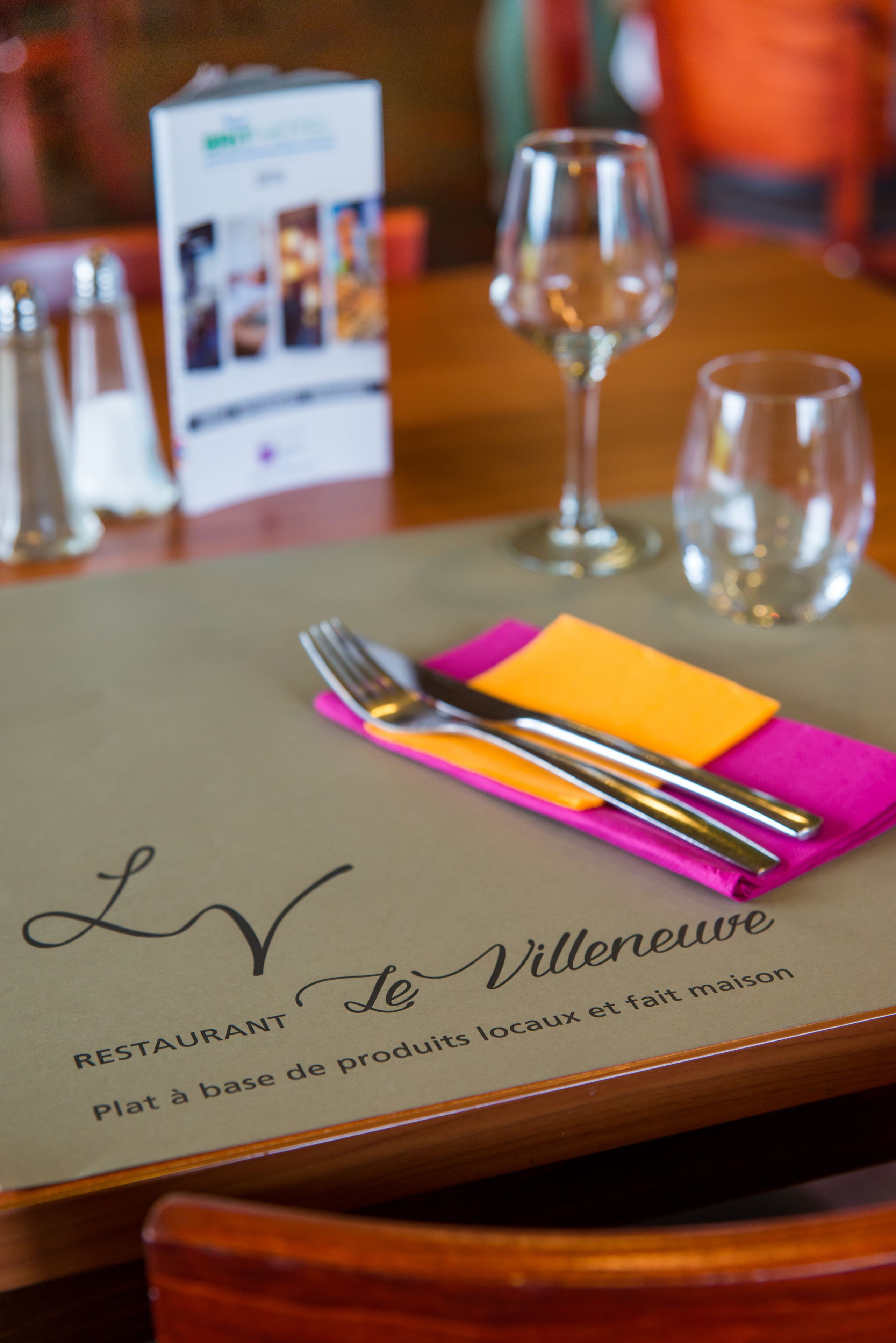 บริการอาหารเช้าและอาหารเย็น