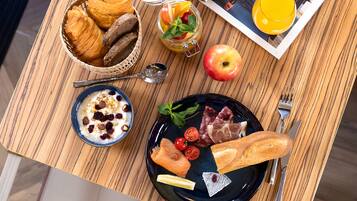 Daily buffet breakfast (EUR 16 per person)