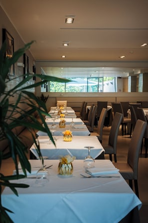 Breakfast, lunch, dinner served; Italian cuisine, garden views