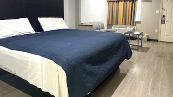 Bureau, fer et planche à repasser, Wi-Fi gratuit, draps fournis