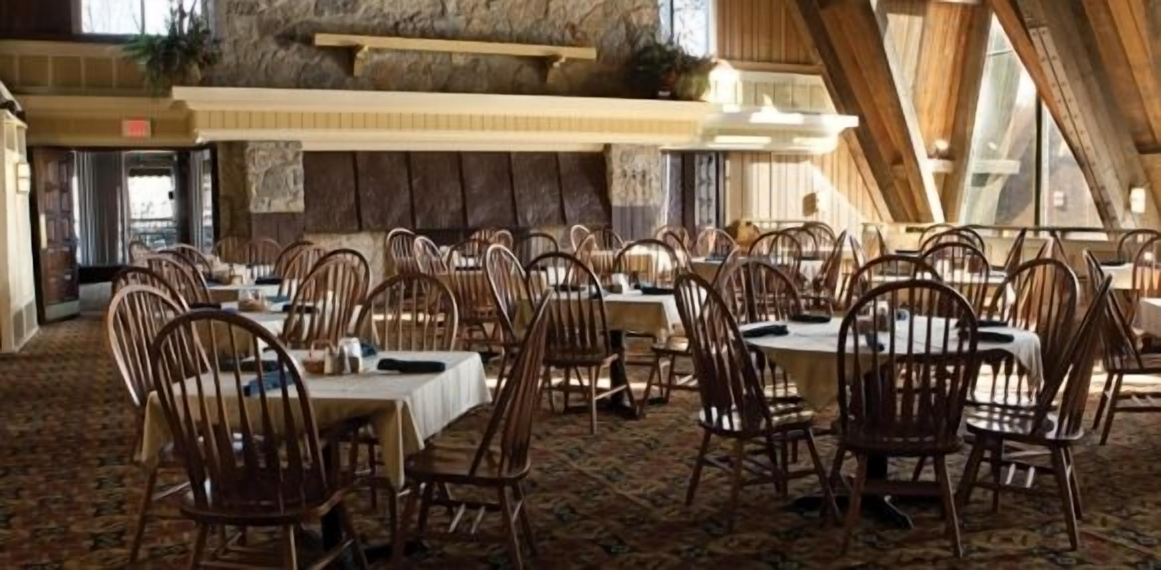 breakfast, lunch and dinner served