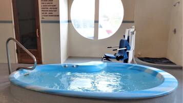 Bañera de hidromasaje interior