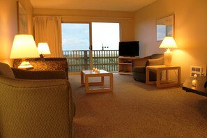 Iron/ironing board, free WiFi, bed sheets - The Polynesian Resort (Ocean Shores)