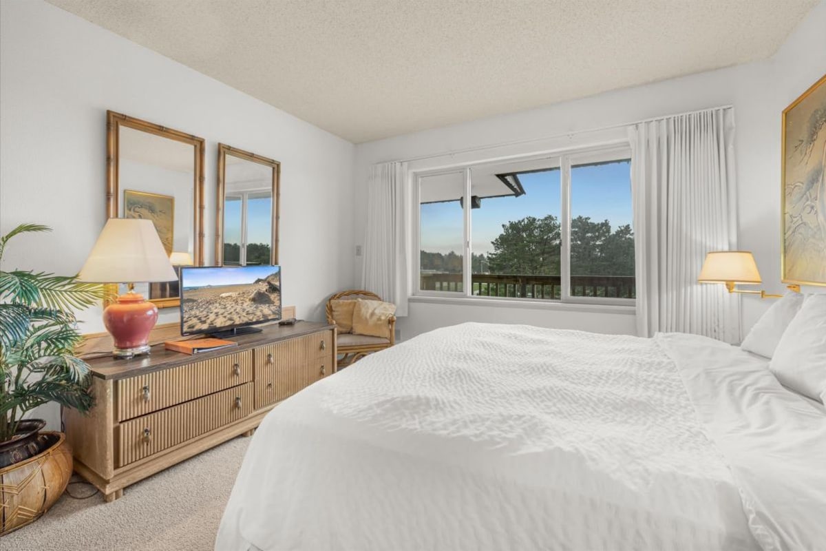 Deluxe Suite, 2 Bedrooms, Garden View | Iron/ironing board, WiFi (free), individually decorated