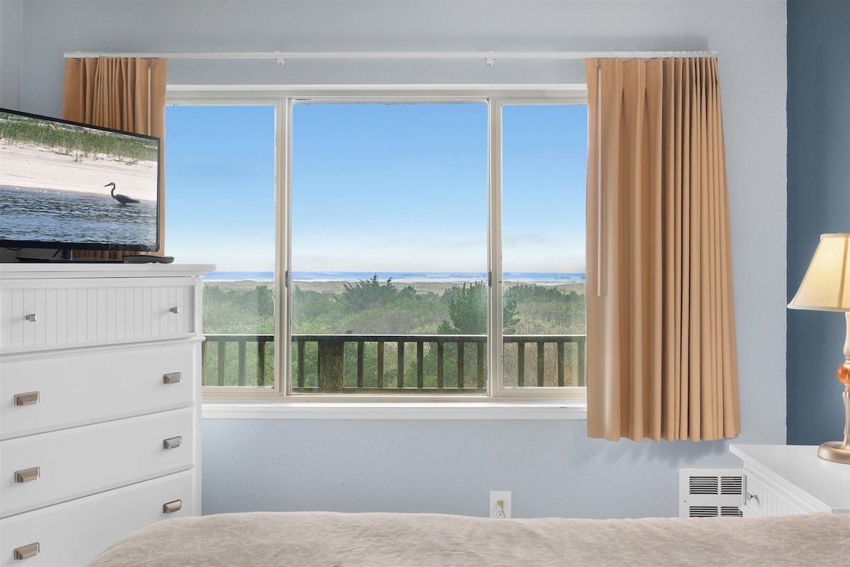 Deluxe Penthouse, Ocean View | Iron/ironing board, WiFi (free), individually decorated