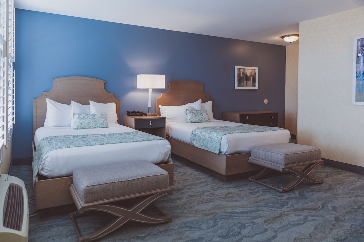 Parkview Double | 1 bedroom, premium bedding, laptop workspace, iron/ironing board