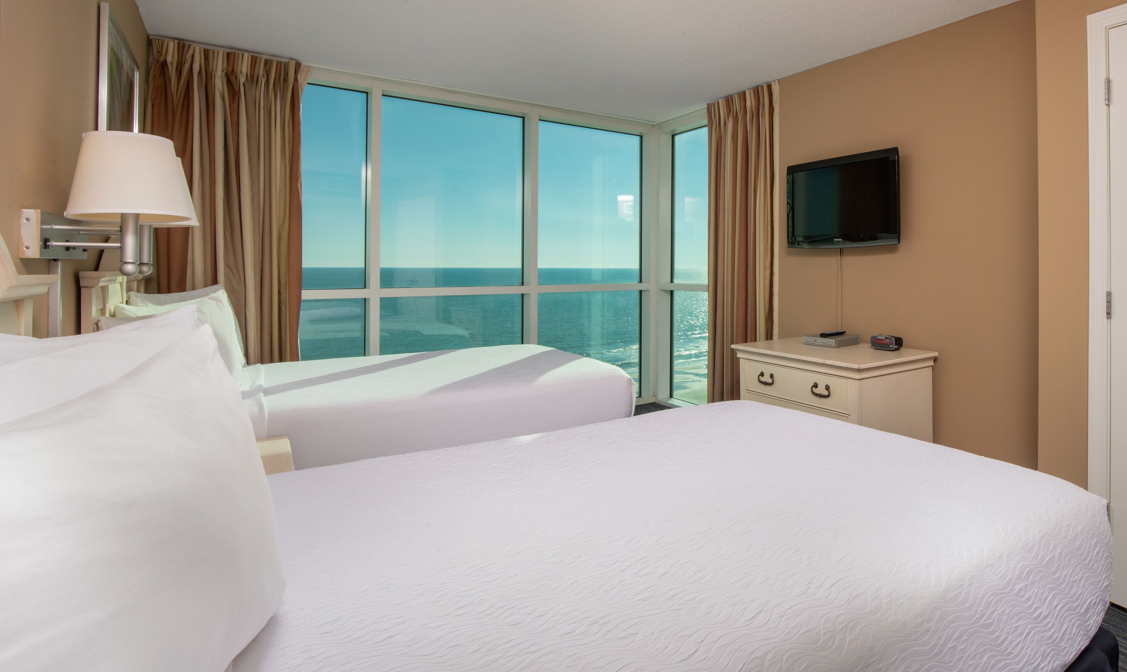 corner three-bedroom suite - ocean front | 1 bedroom, iron/ironing board, free cots/infant beds, bed sheets