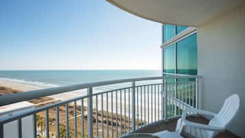 One-Bedroom Suite with Ocean View and Spa Bath | Balcony view