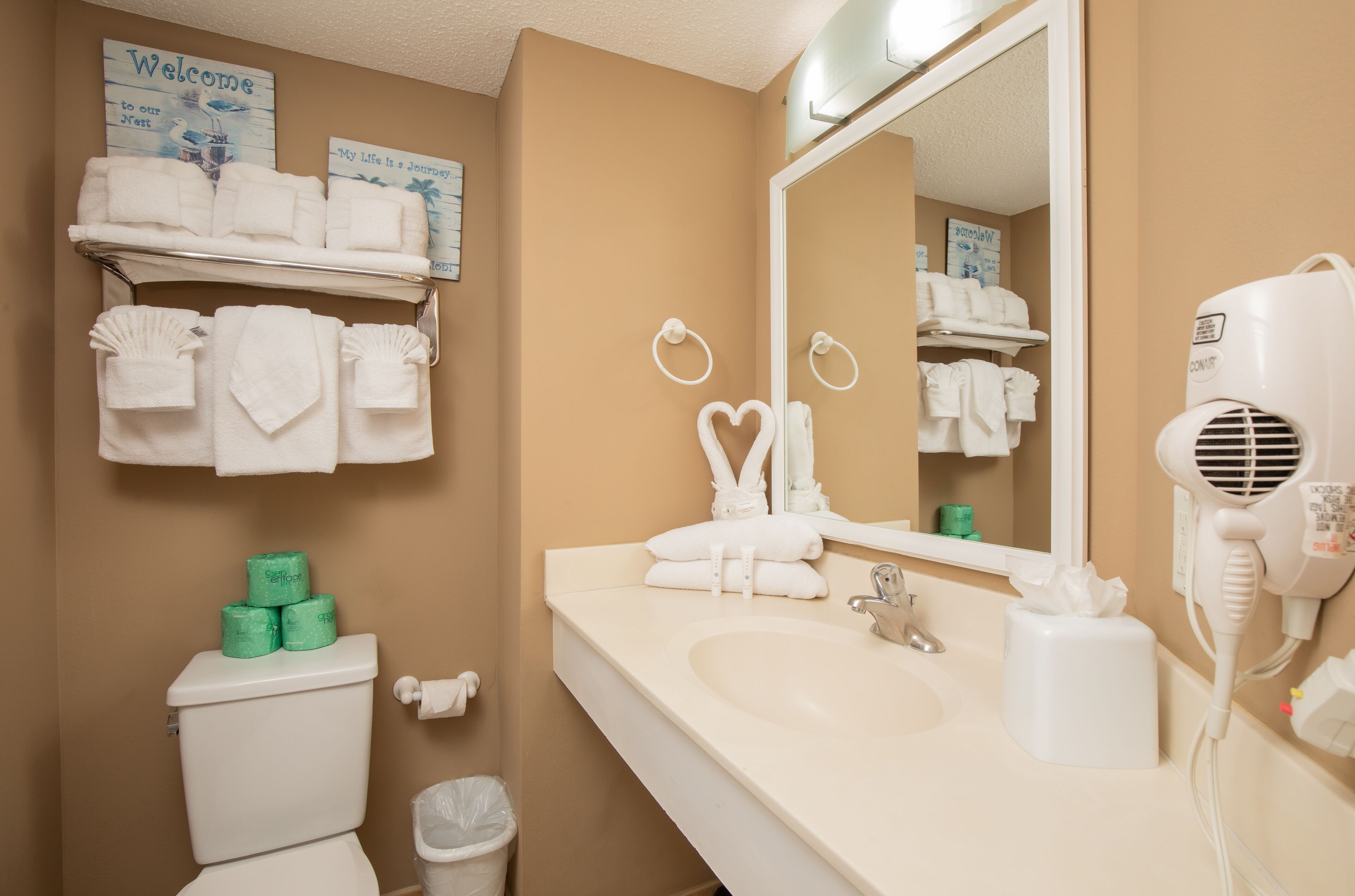 corner three-bedroom suite - ocean front | bathroom | combined shower/bathtub, free toiletries, hair dryer, towels