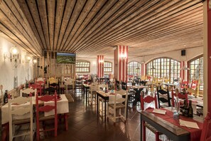 Lunch and dinner served, local cuisine - Hotel Dogana (Sirmione)