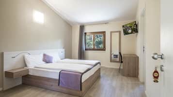 Standard-Doppelzimmer | Daunenbettdecken, Schreibtisch, schallisolierte Zimmer, kostenloses WLAN