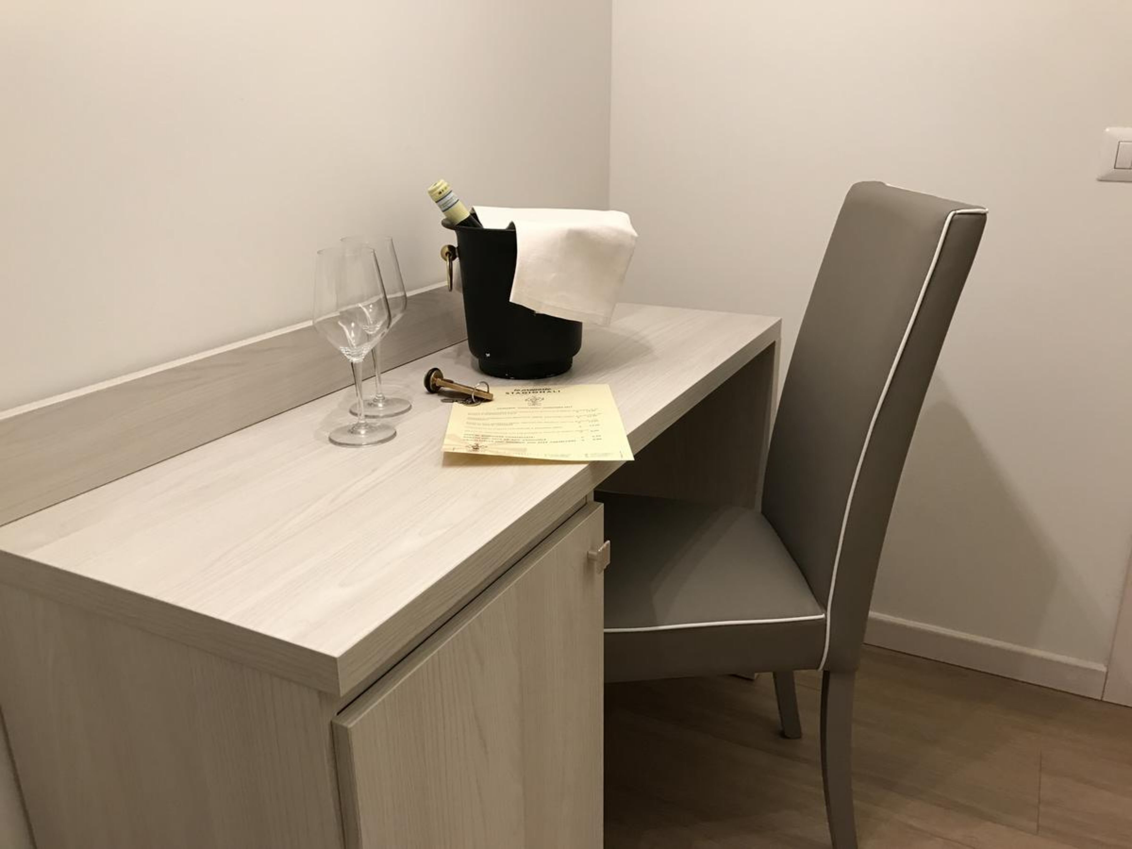 1 bedroom, down duvets, desk, soundproofing