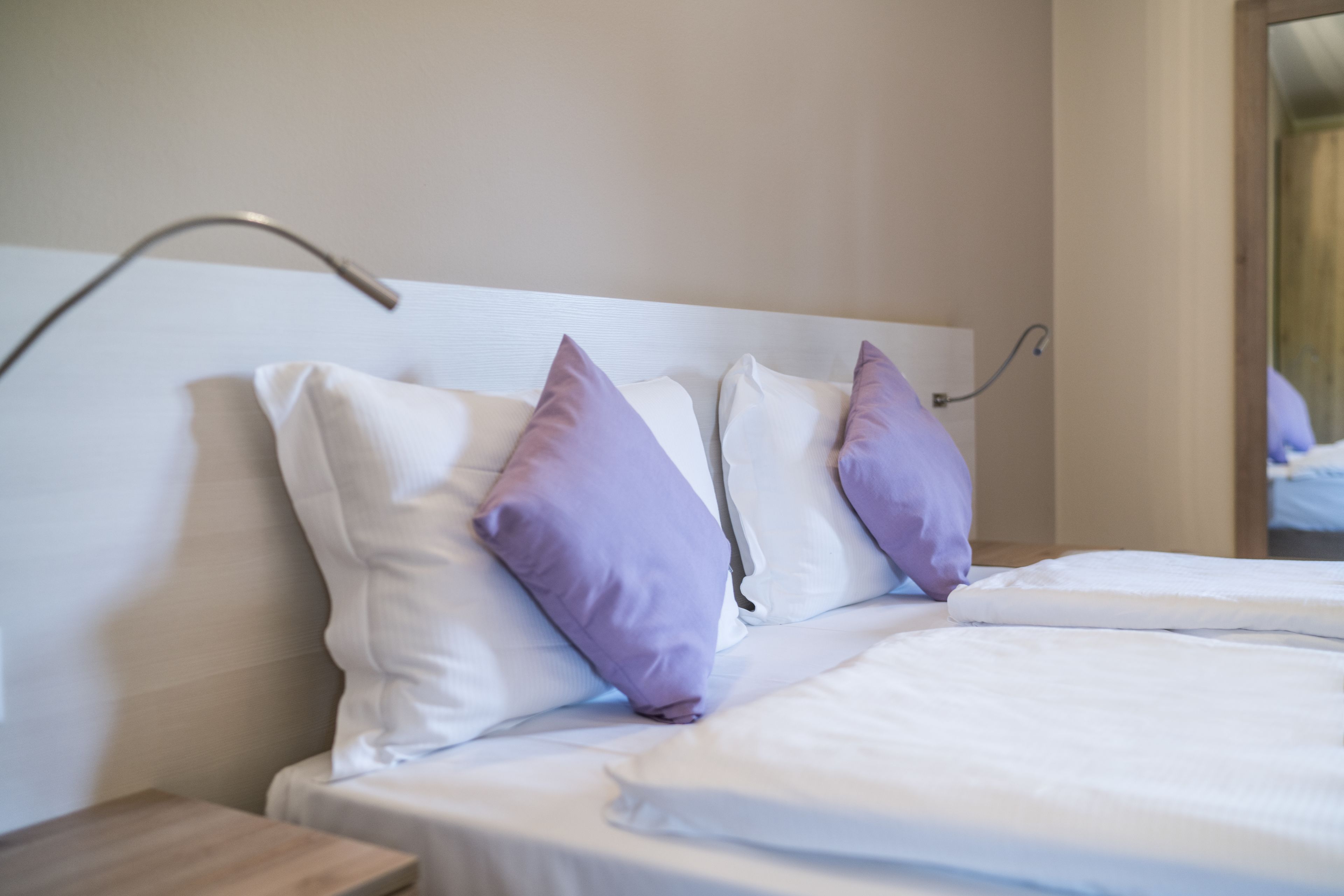 1 bedroom, down duvets, desk, soundproofing