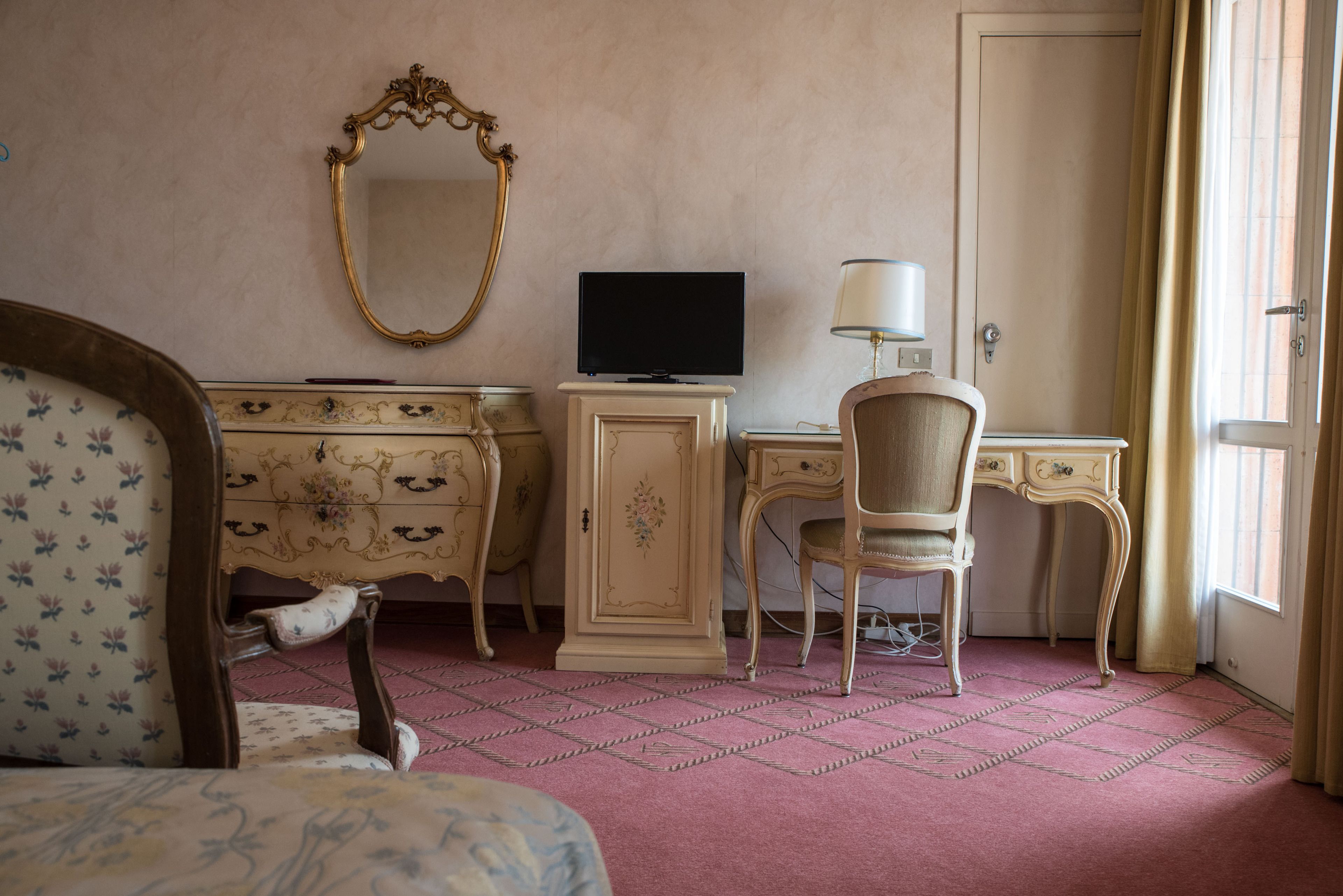 family room (quadrupla) | down duvets, minibar, in-room safe, desk