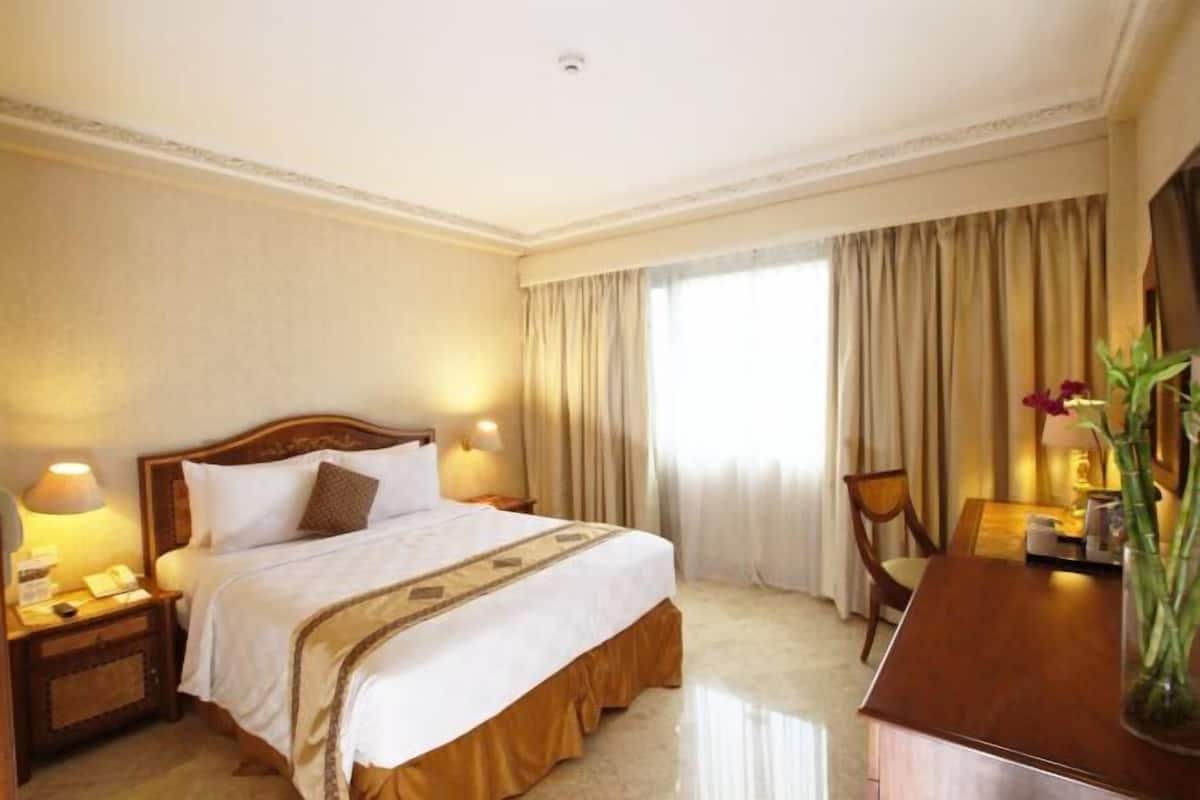 In-room safe, desk, blackout curtains, soundproofing