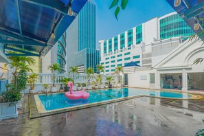 Outdoor pool - Ambhara Hotel (Jakarta)