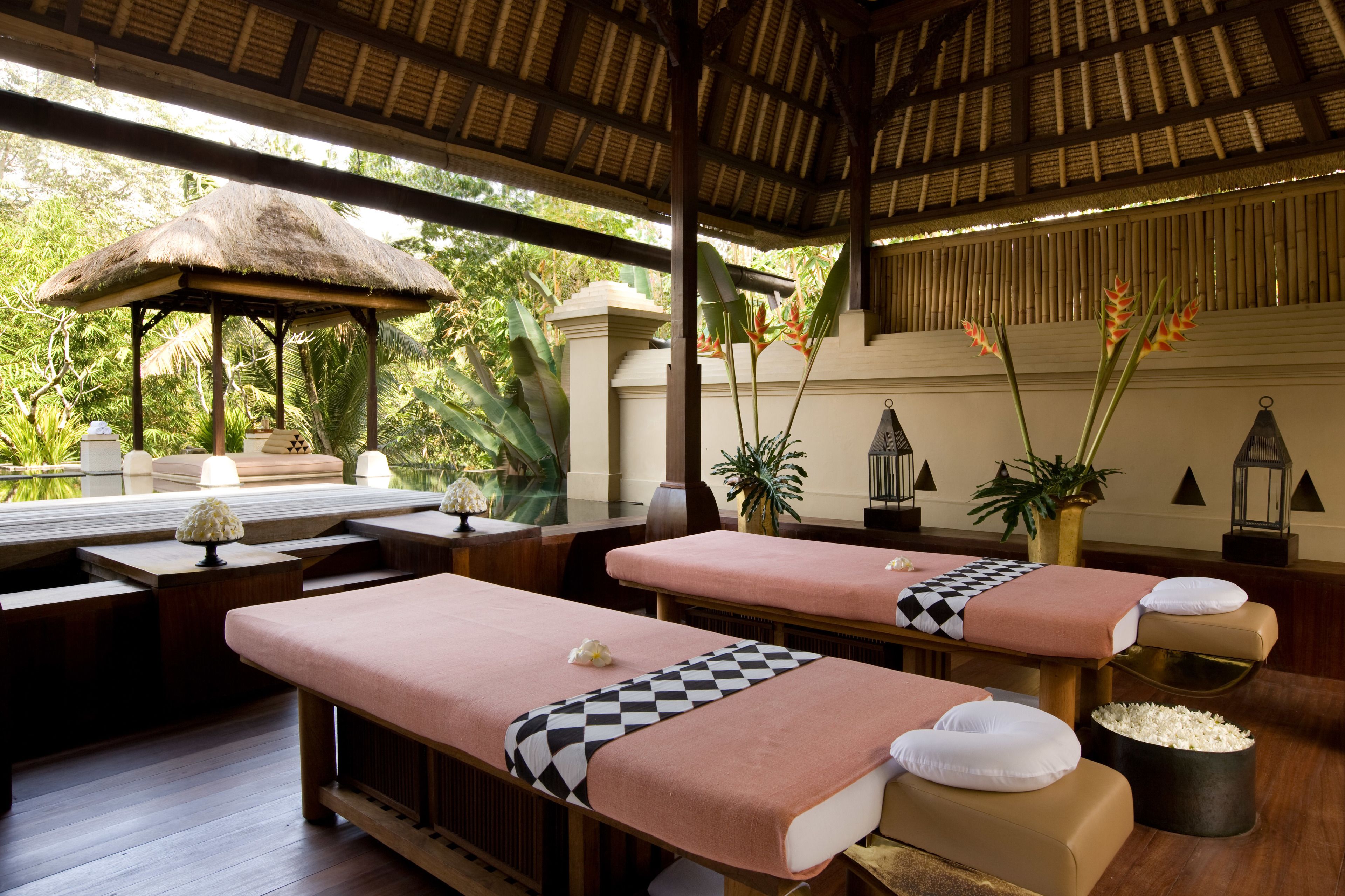 couples treatment room(s), sauna, hot tub, steam room, body treatments