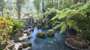 3 outdoor pools, pool umbrellas, pool loungers