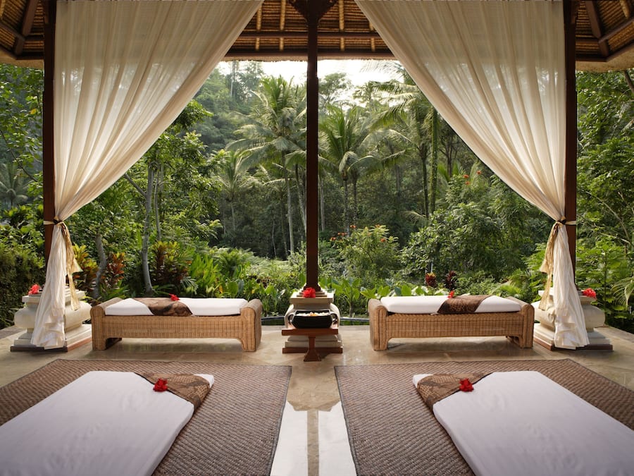 Couples treatment rooms, sauna, hot tub, steam room, body treatments