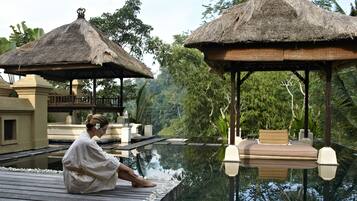 Couples treatment rooms, sauna, hot tub, steam room, body treatments