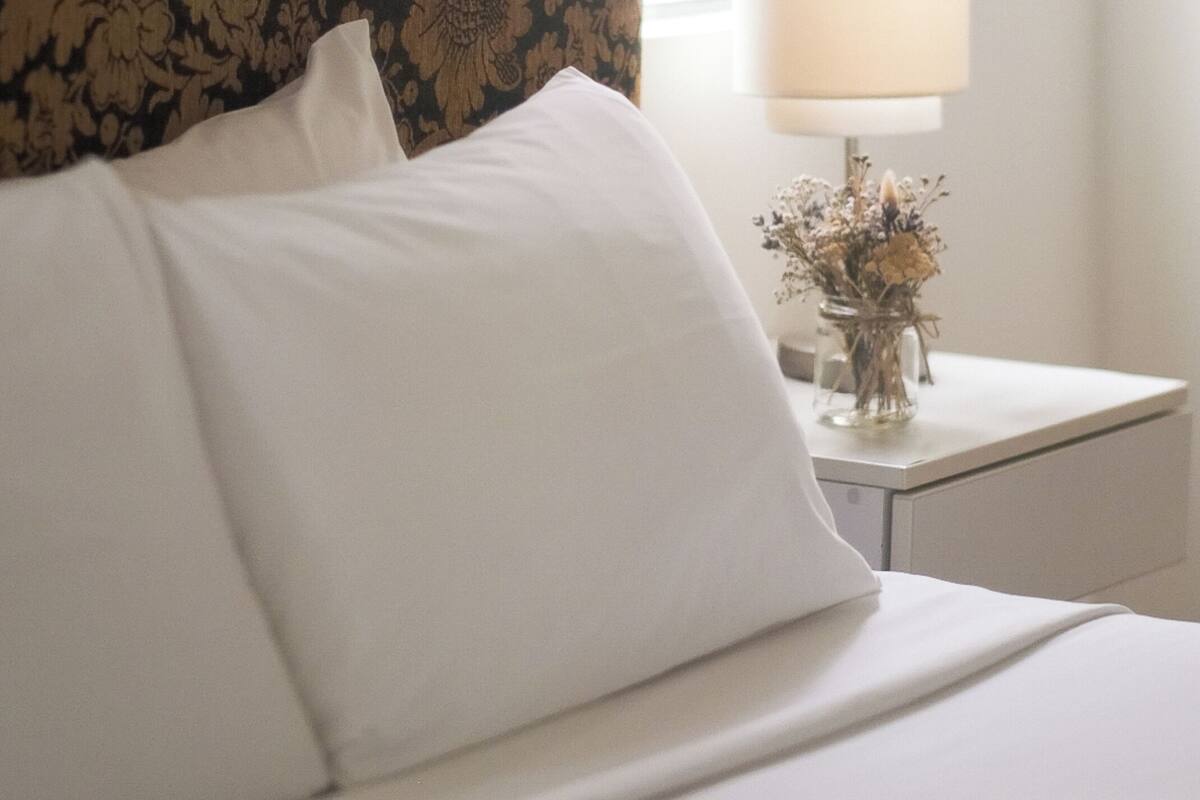 Habitación Deluxe doble, 1 cama de matrimonio | Ropa de cama de alta calidad, edredones de plumas, minibar y caja fuerte