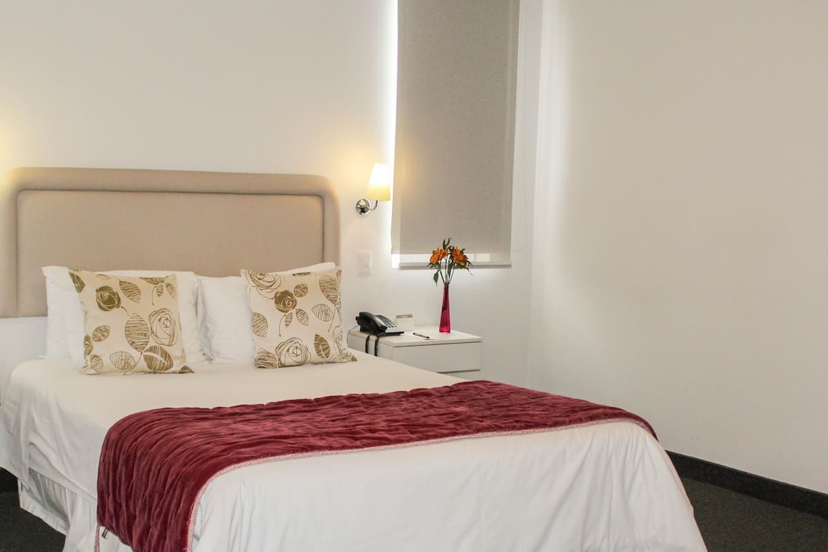 Premium bedding, down duvets, minibar, in-room safe