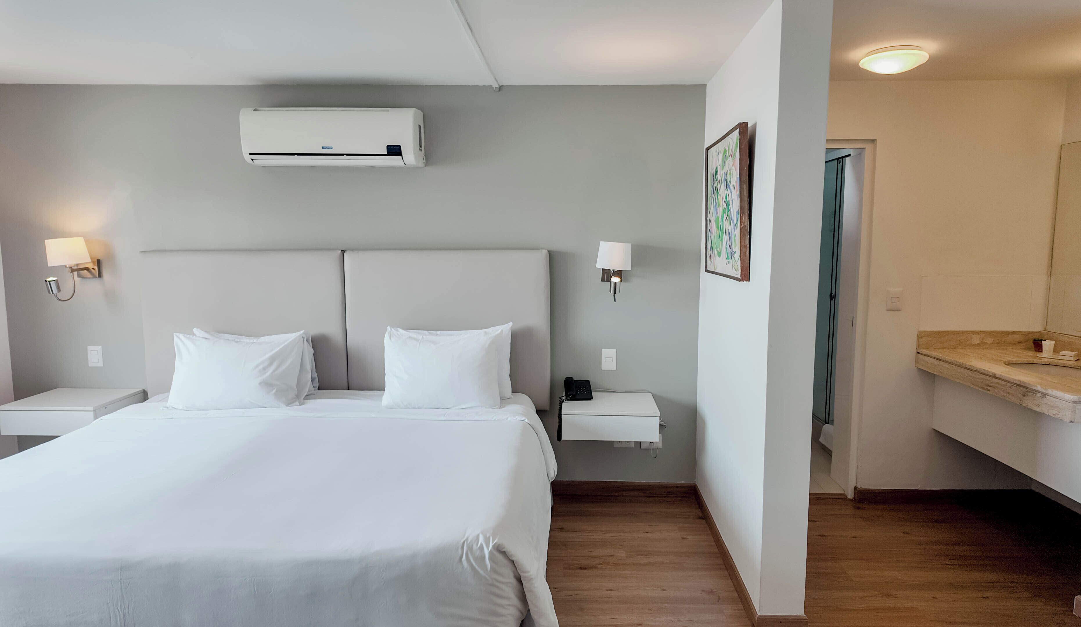 Kamar Double Superior | Seprai premium, selimut bulu angsa, minibar, dan brankas