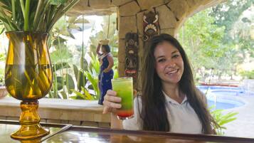 Bar à beira da piscina